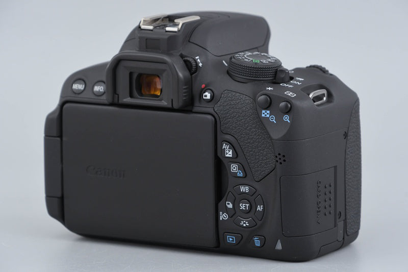 Canon EOS Rebel T5i 18MP + Canon EF-S 18-135mm f3.5-5.6 IS STM