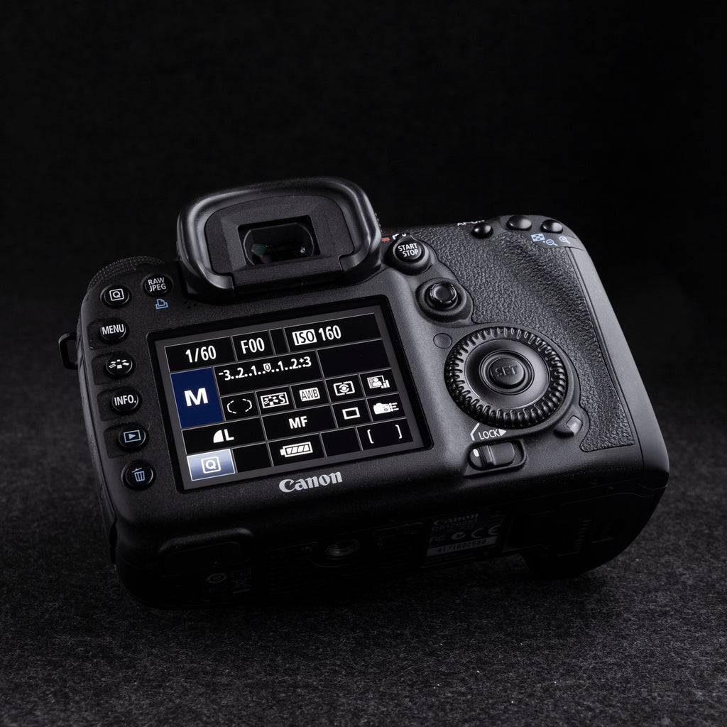 Canon EOS 7D 18MP Digital SLR