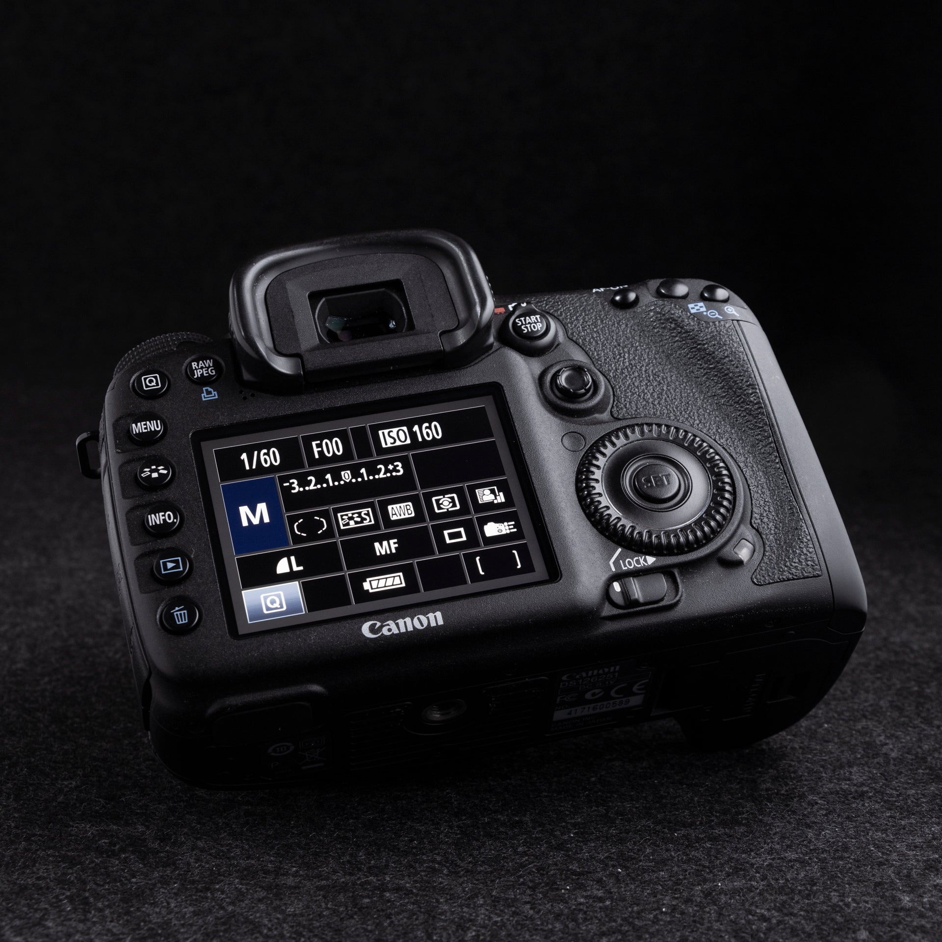 Canon EOS 7D 18MP Digital SLR