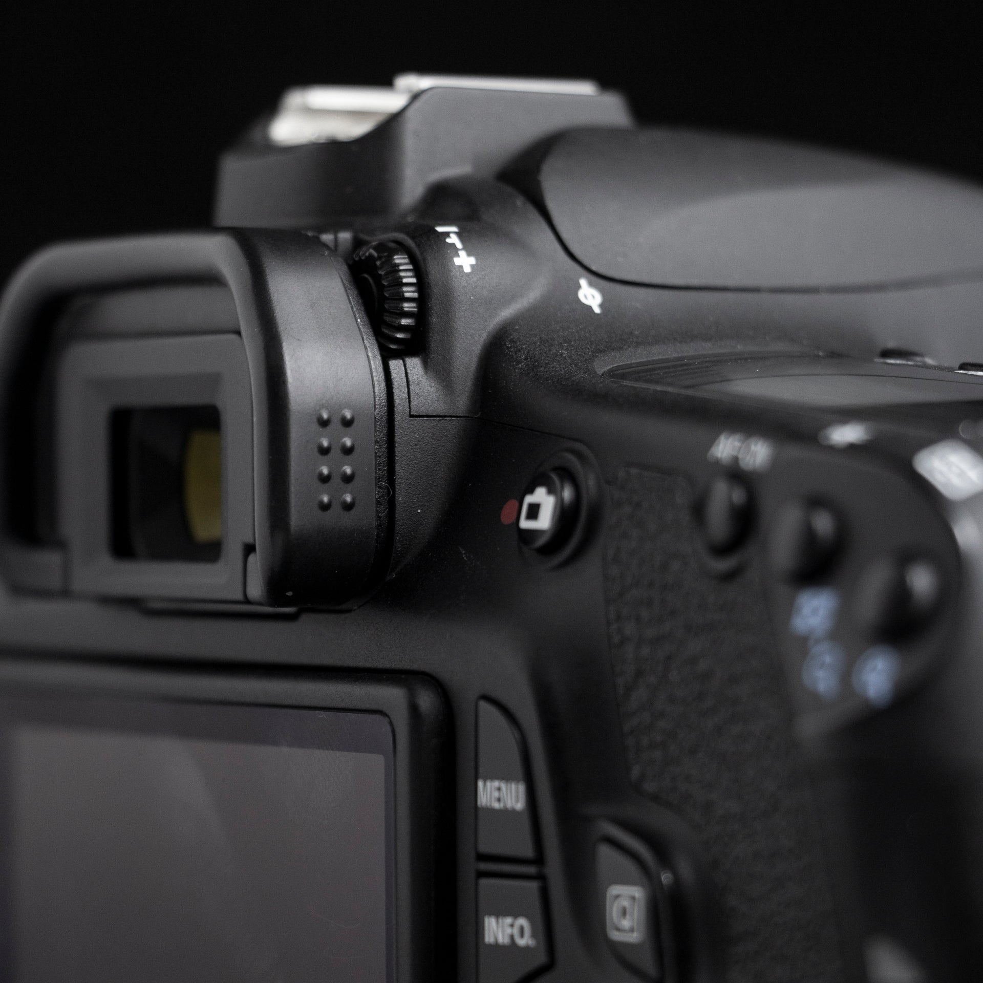 Canon EOS 60D 18MP Digital SLR