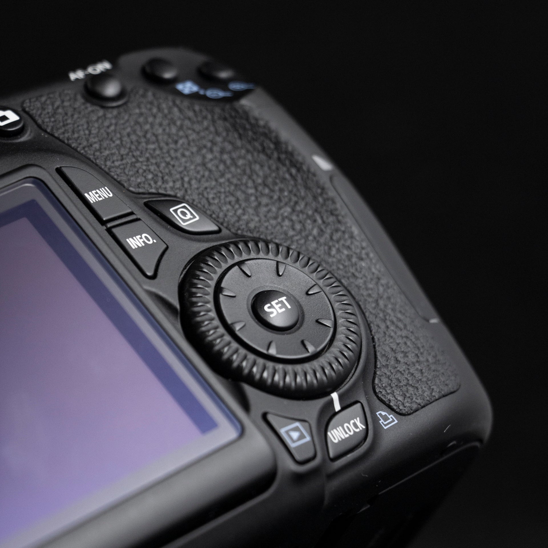 Canon EOS 60D 18MP Digital SLR