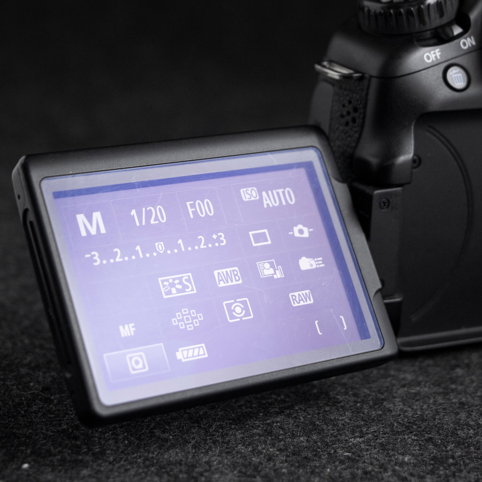 Canon EOS 60D 18MP Digital SLR