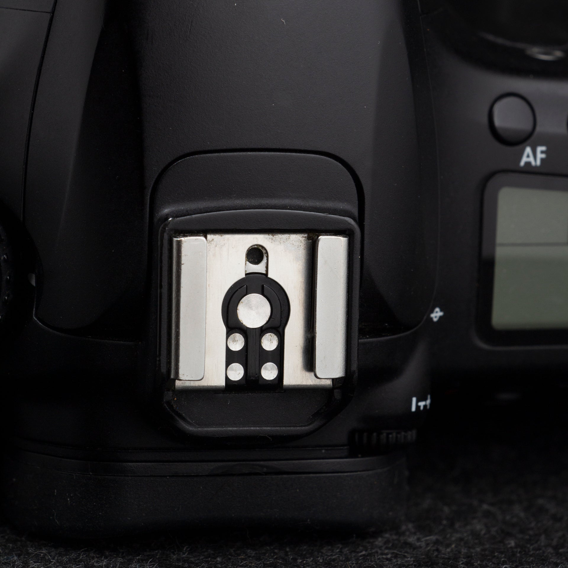 Canon EOS 60D 18MP Digital SLR