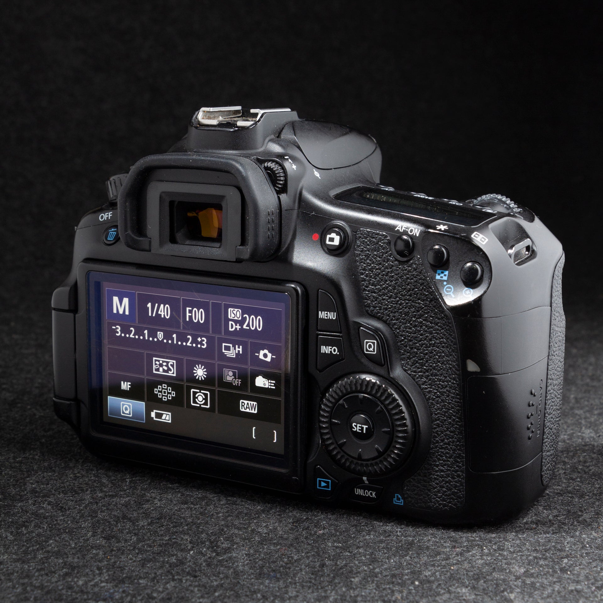 Canon EOS 60D 18MP Digital SLR