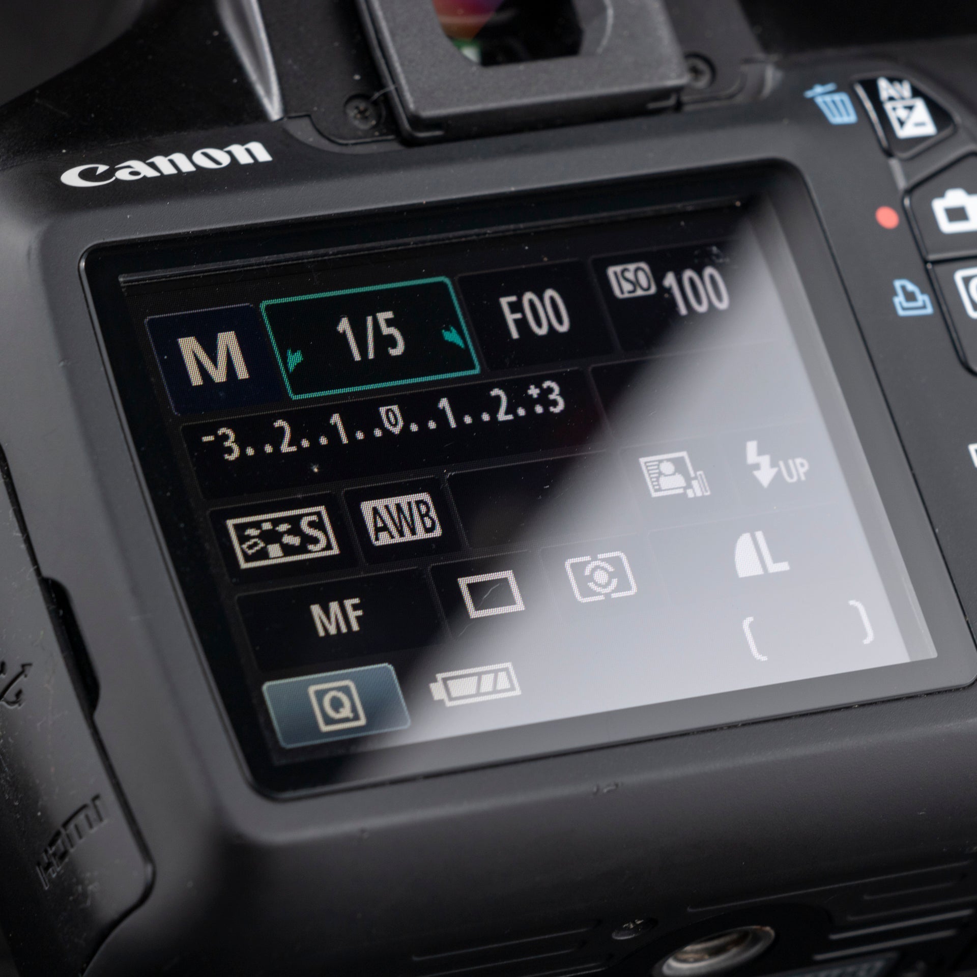 Canon EOS Rebel T3 12.2MP