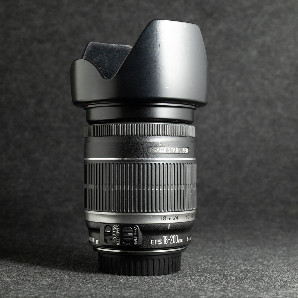 Canon EF-S 18-200mm f3.5-5.6 IS