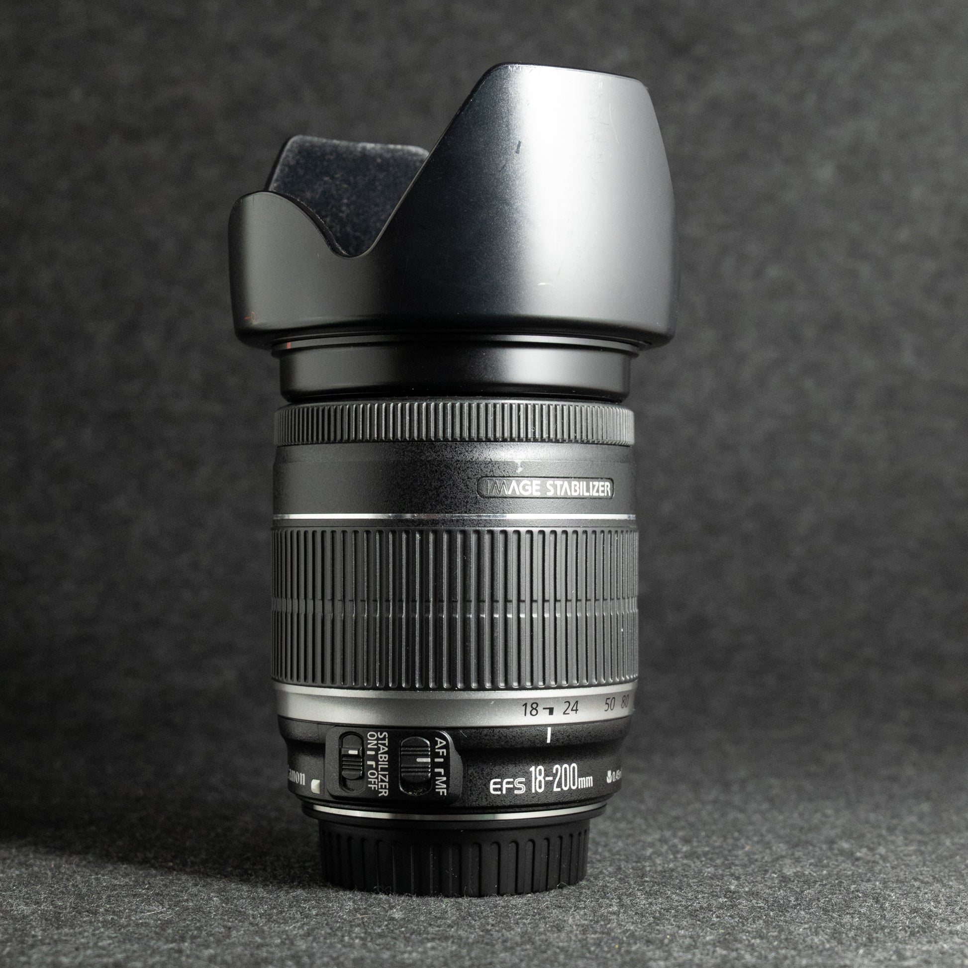 Canon EF-S 18-200mm f3.5-5.6 IS