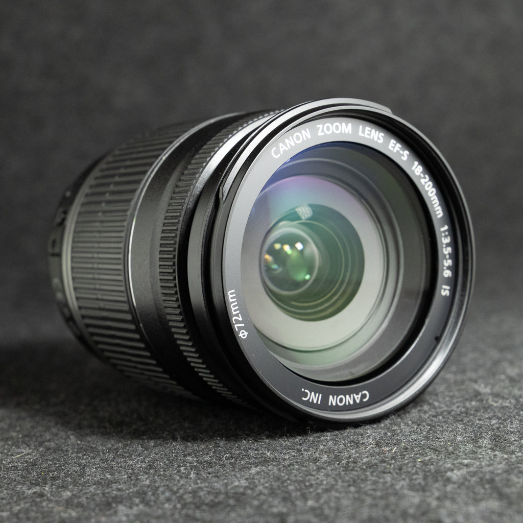 Canon EF-S 18-200mm f3.5-5.6 IS