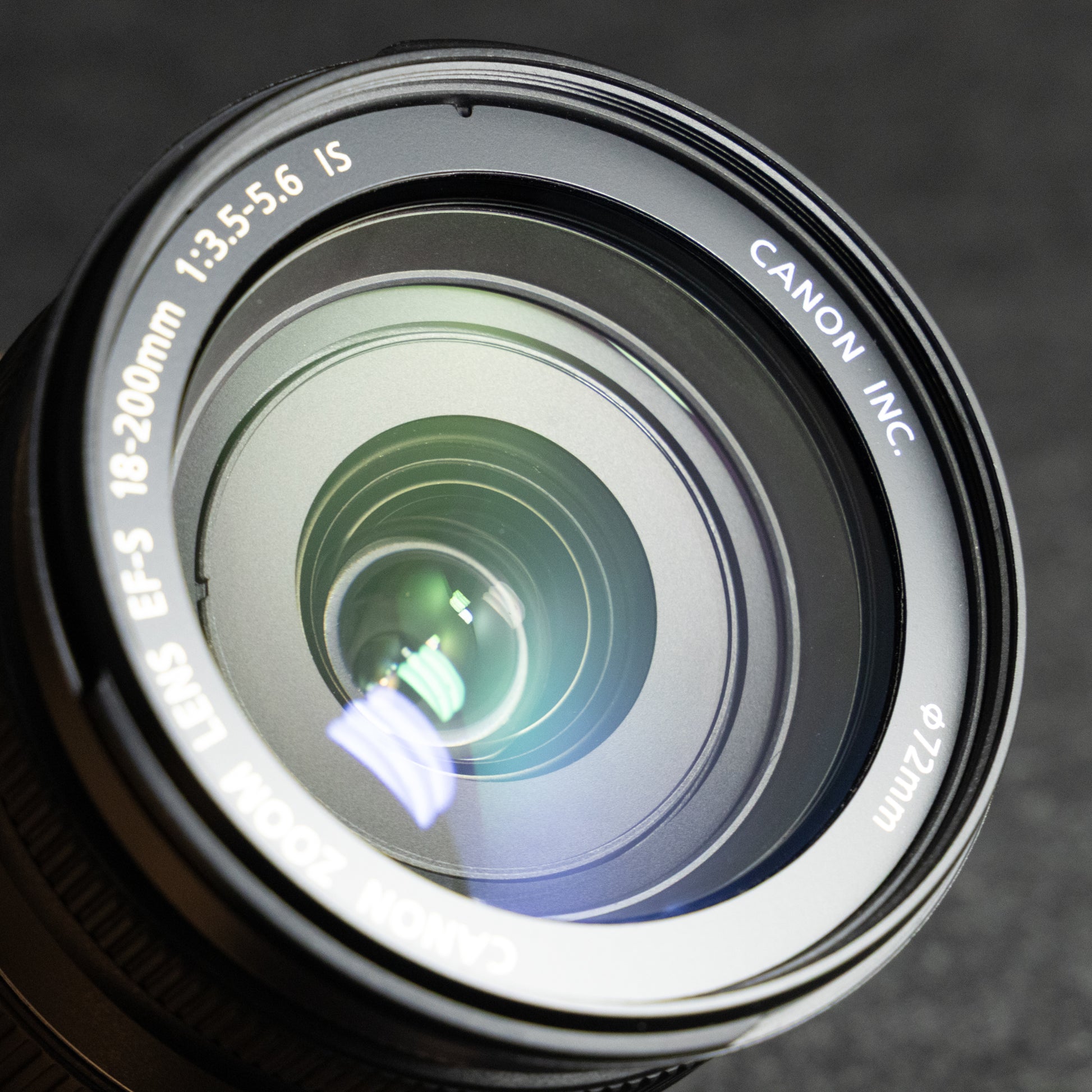 Canon EF-S 18-200mm f3.5-5.6 IS