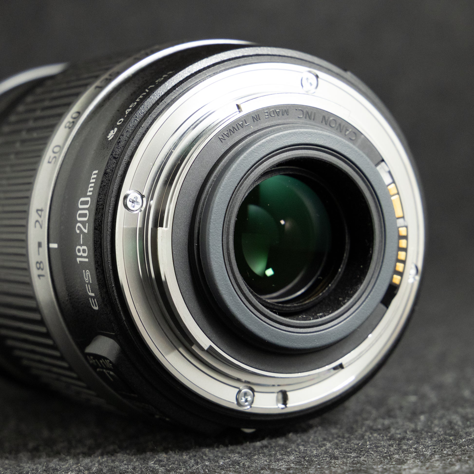 Canon EF-S 18-200mm f3.5-5.6 IS