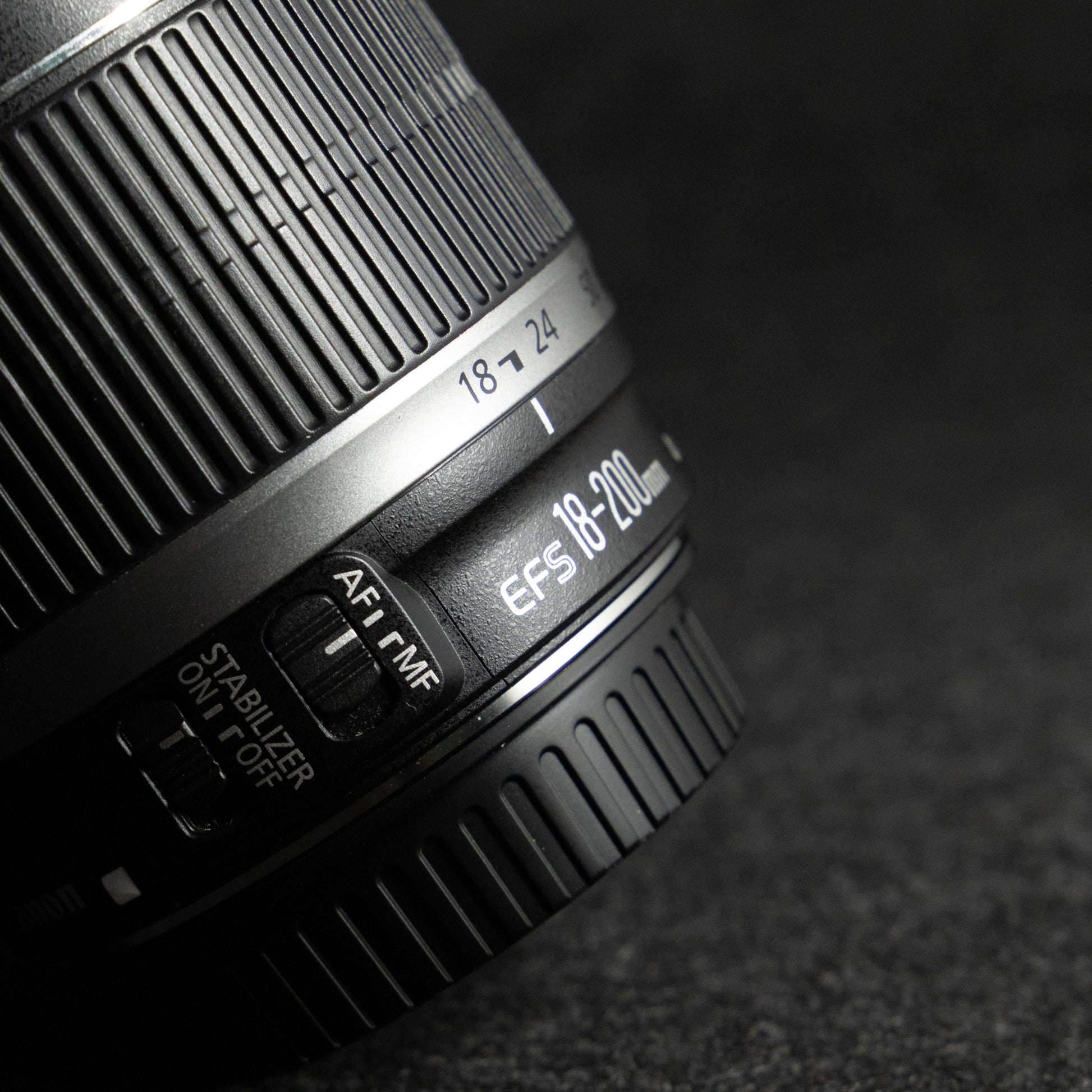 Canon EF-S 18-200mm f3.5-5.6 IS