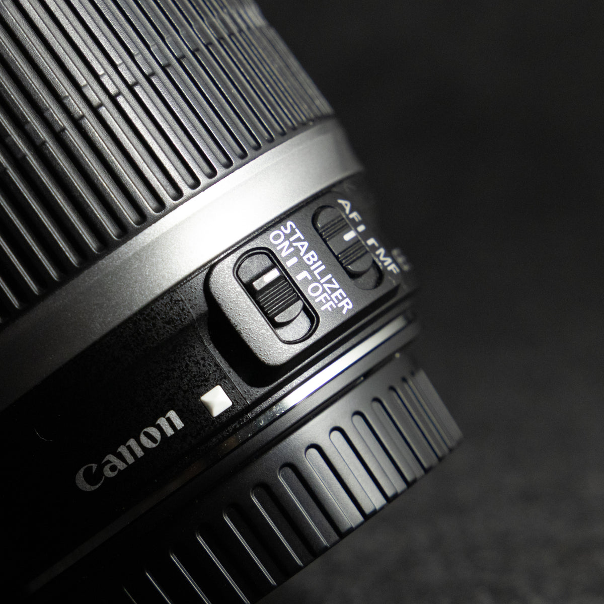 Canon EF-S 18-200mm f3.5-5.6 IS
