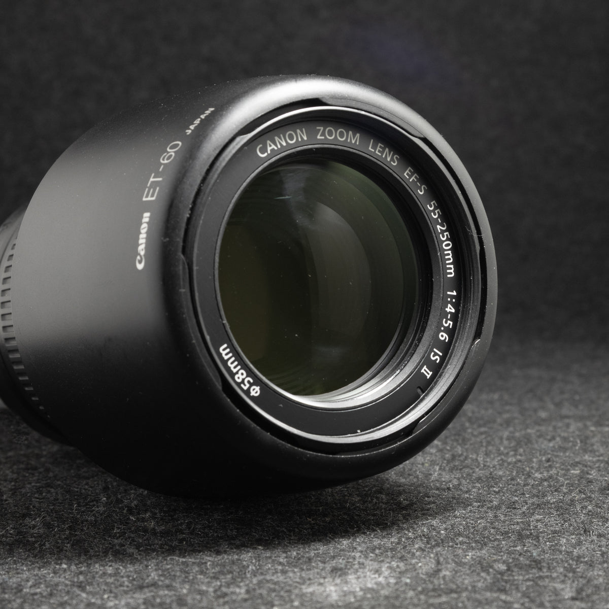 Canon EF-S 55-250mm f4-5.6 IS II + Parasol