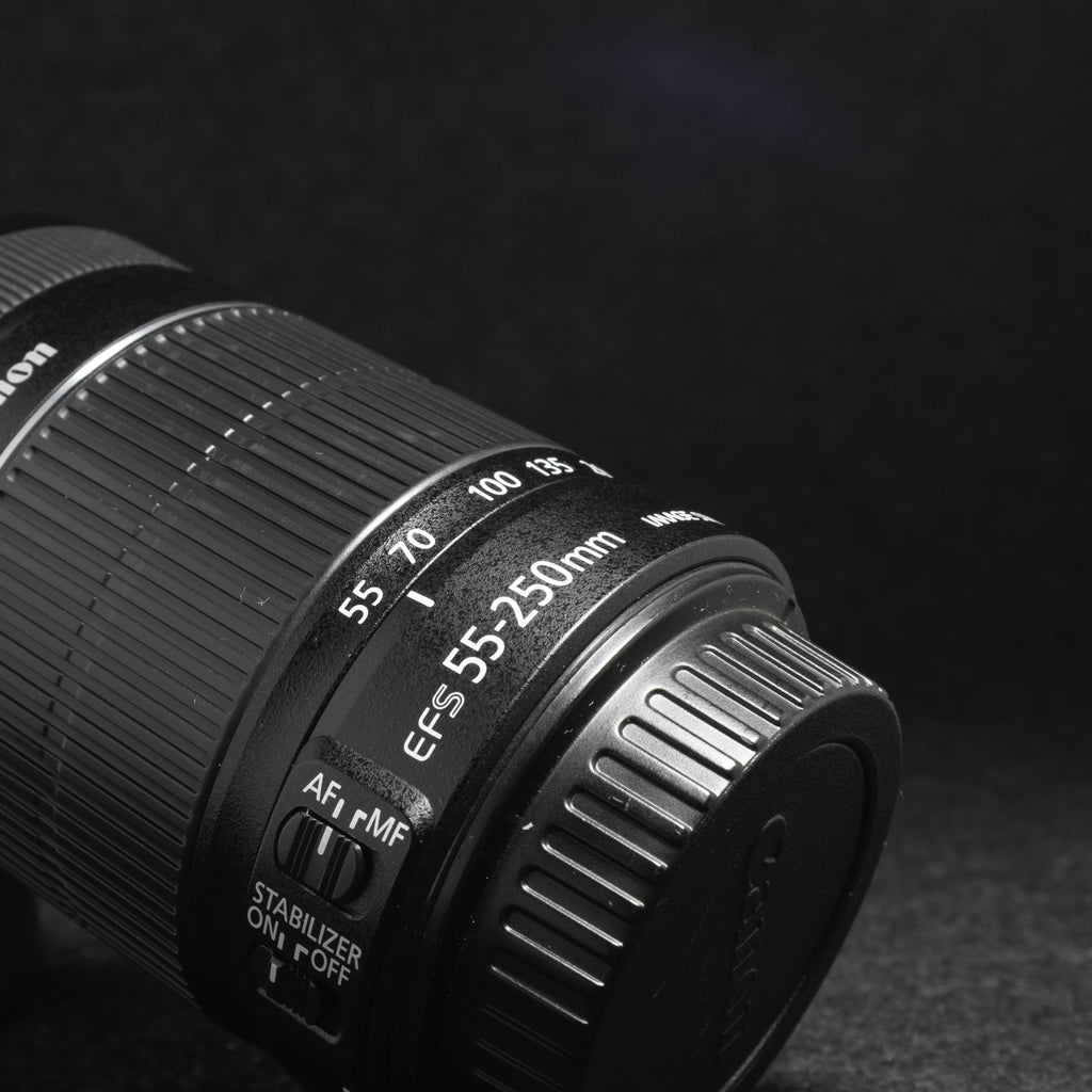 Canon EF-S 55-250mm f4-5.6 IS II + Parasol