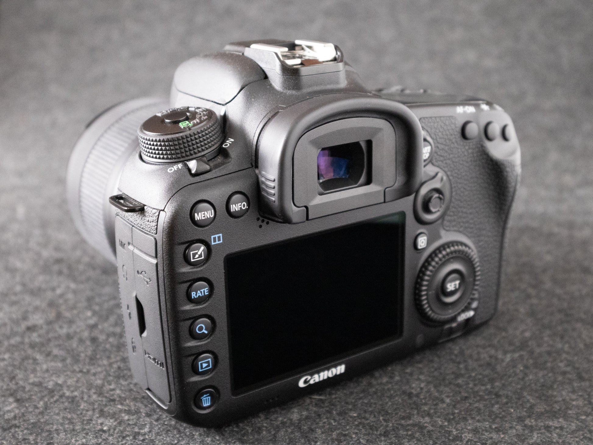 Canon EOS 7D MARK II 20.2 MP Digital SLR