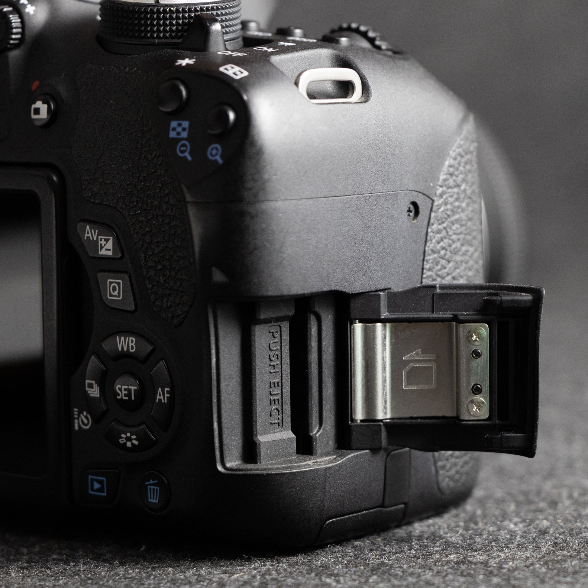 Canon EOS Rebel T6i 24.2MP