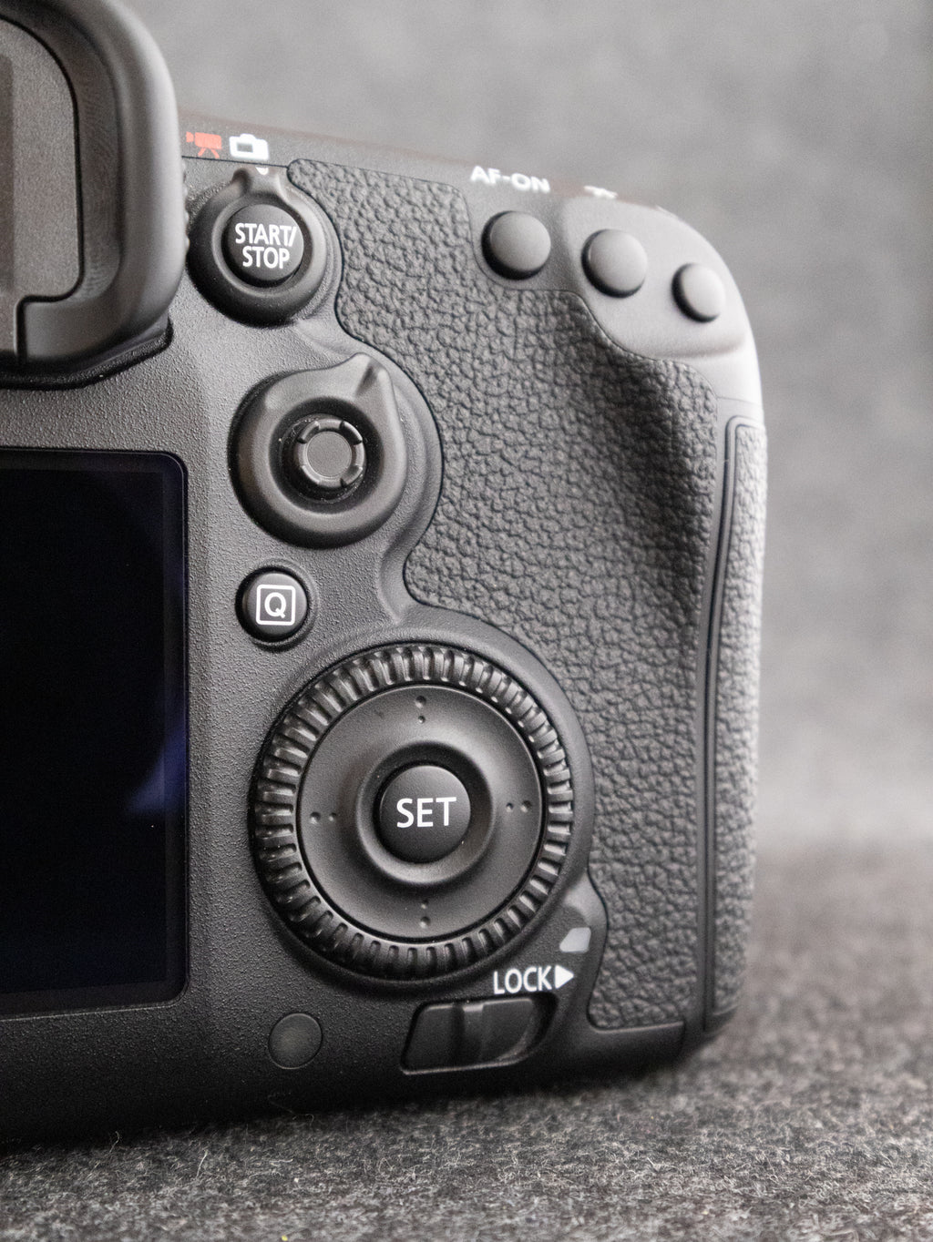 Canon EOS 7D MARK II 20.2 MP Digital SLR