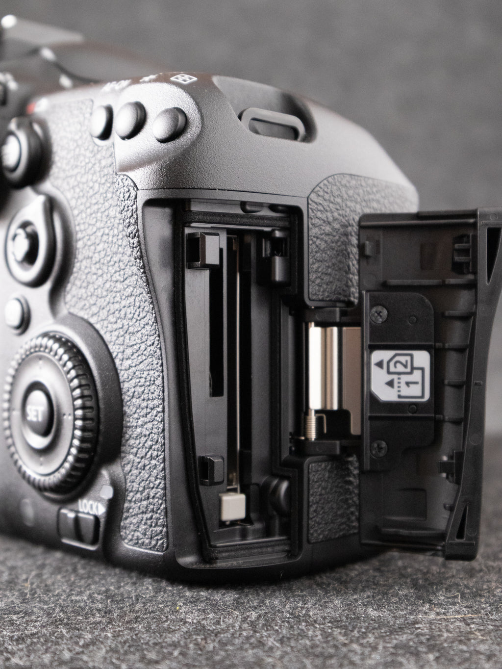 Canon EOS 7D MARK II 20.2 MP Digital SLR