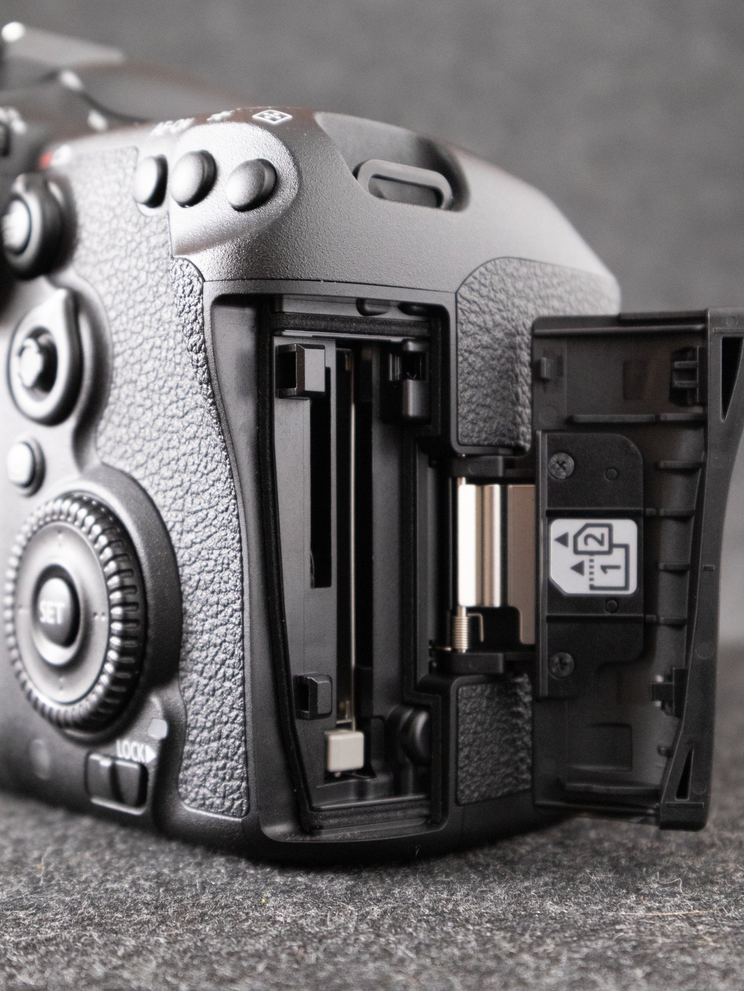 Canon EOS 7D MARK II 20.2 MP Digital SLR