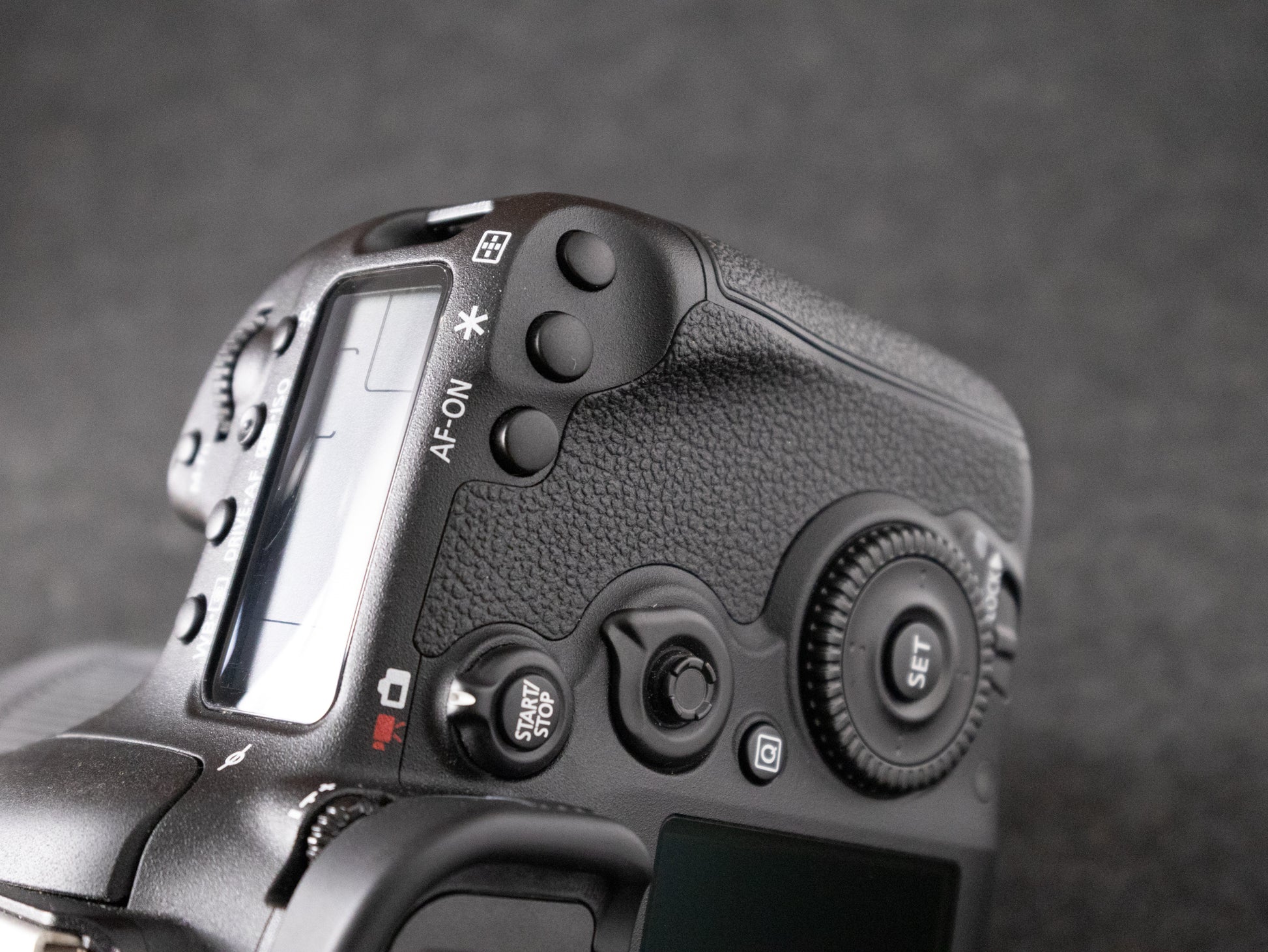 Canon EOS 7D MARK II 20.2 MP Digital SLR