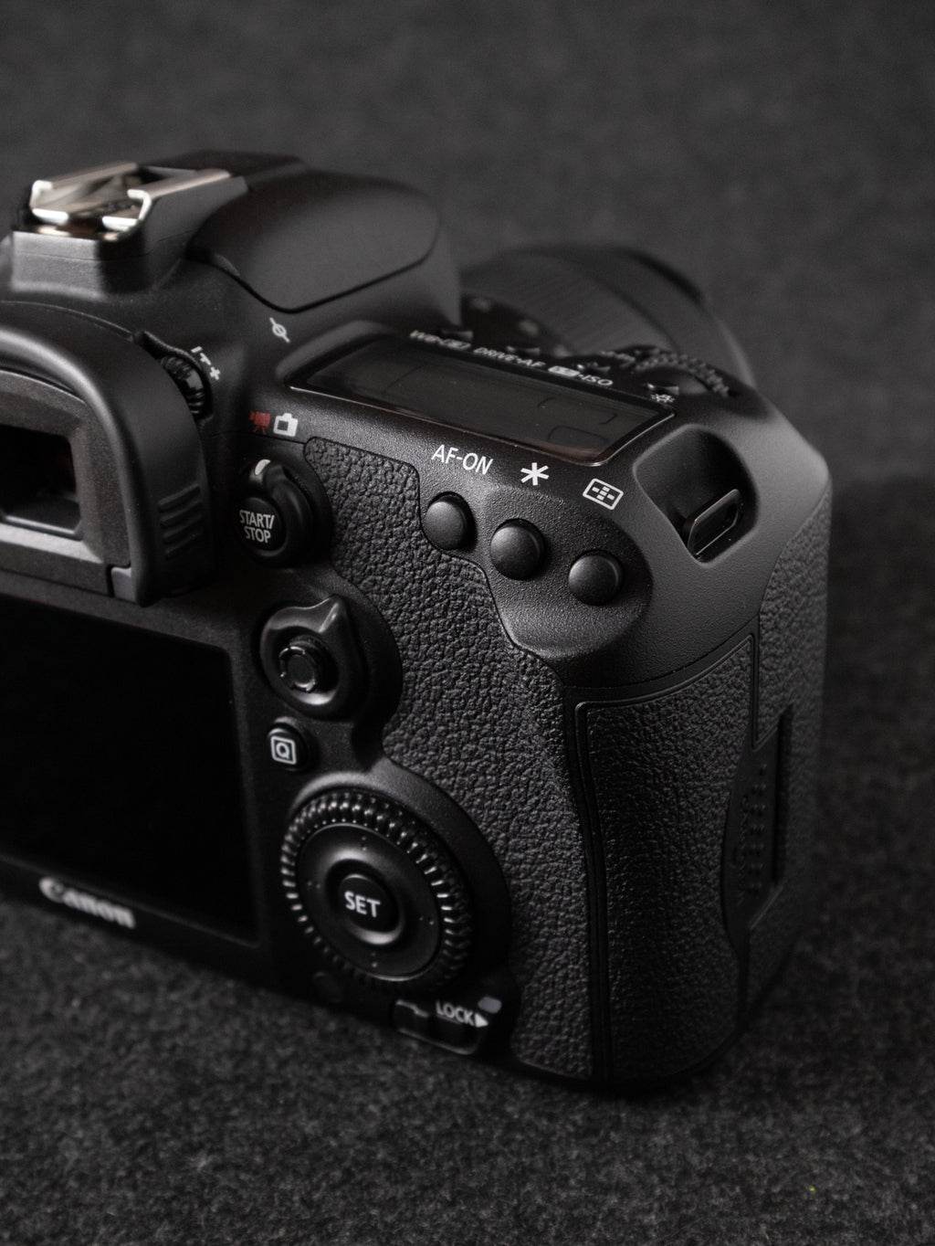 Canon EOS 7D MARK II 20.2 MP Digital SLR