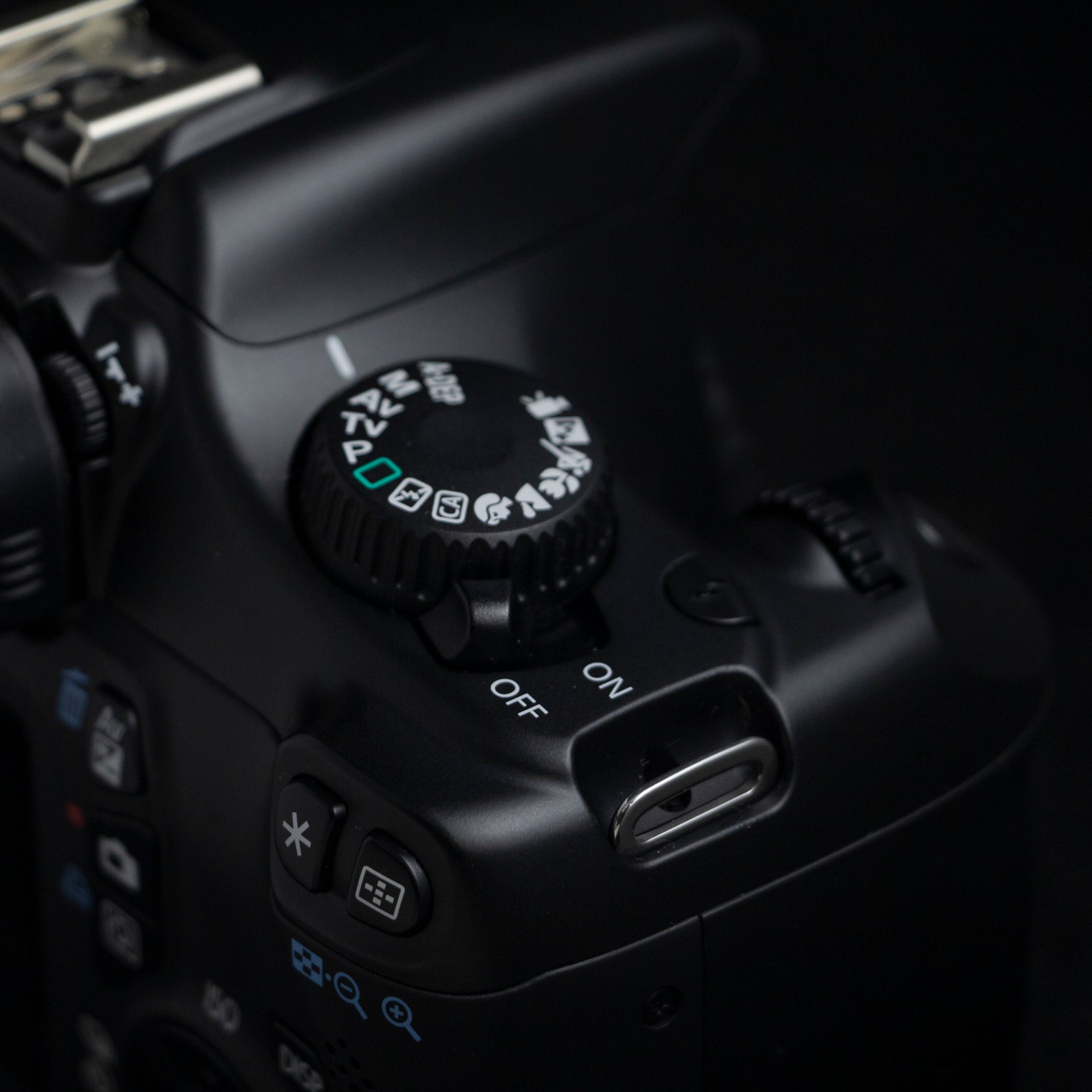 Canon EOS Rebel T3 12.2MP