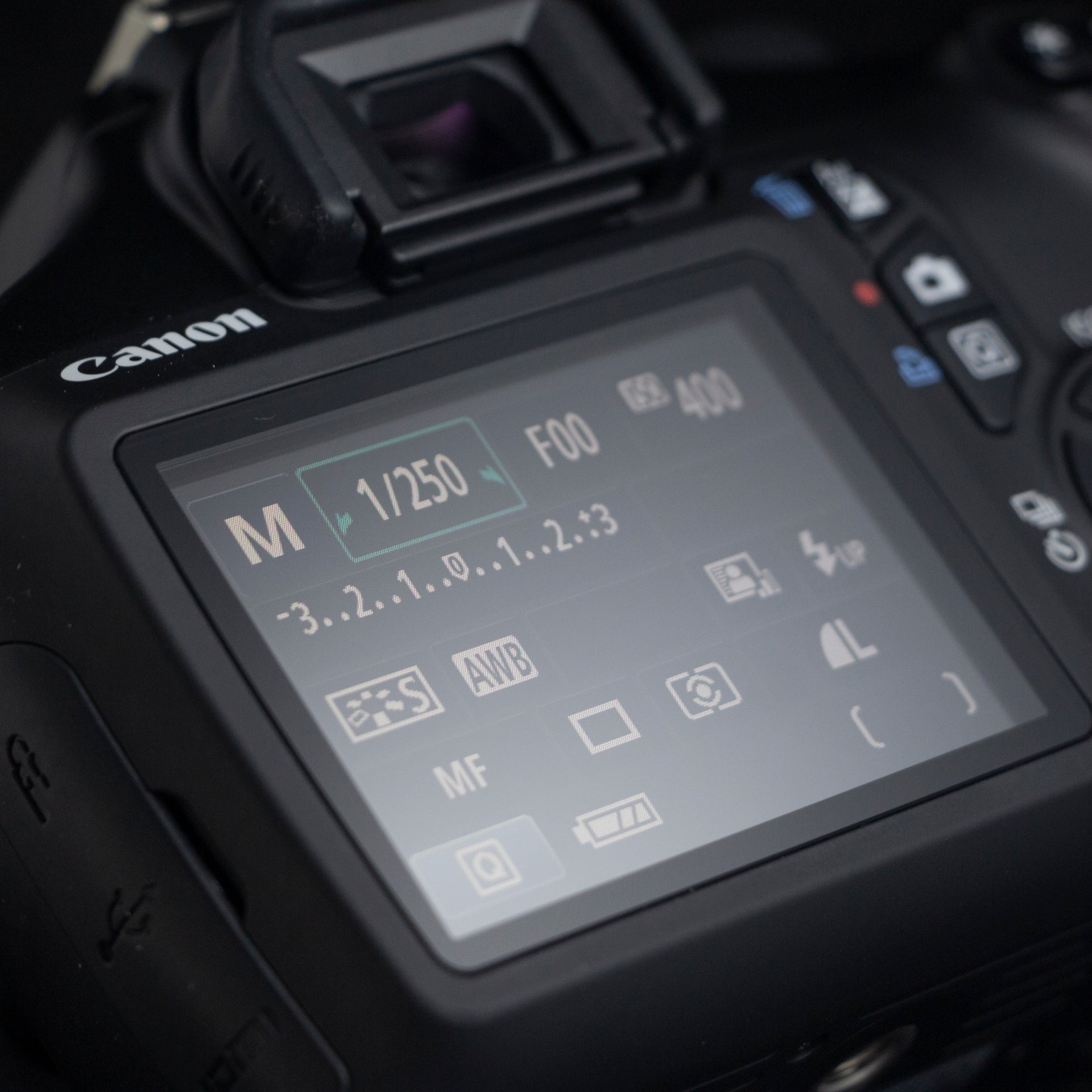 Canon EOS Rebel T3 12.2MP