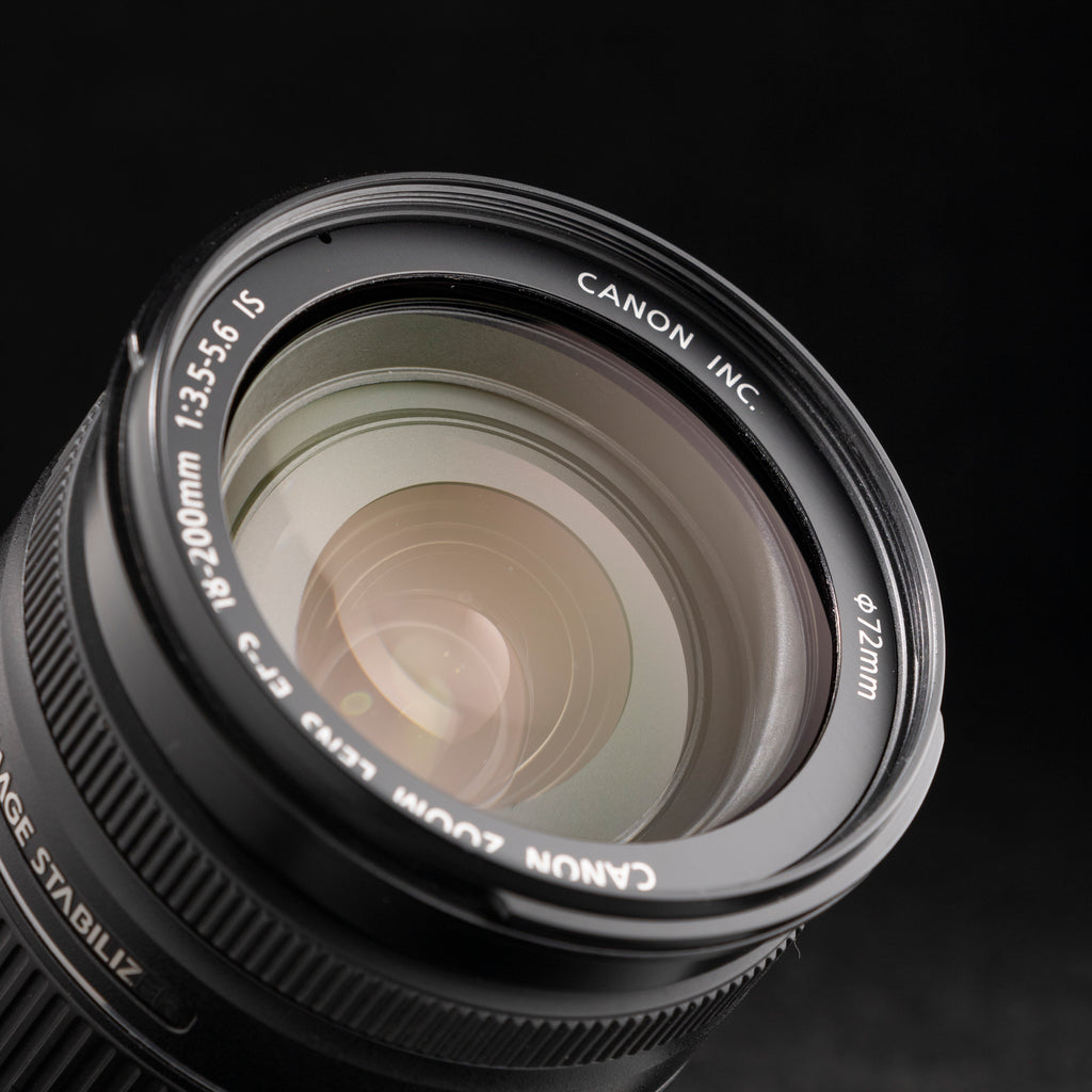 Canon EF-S 18-200mm f3.5-5.6 IS