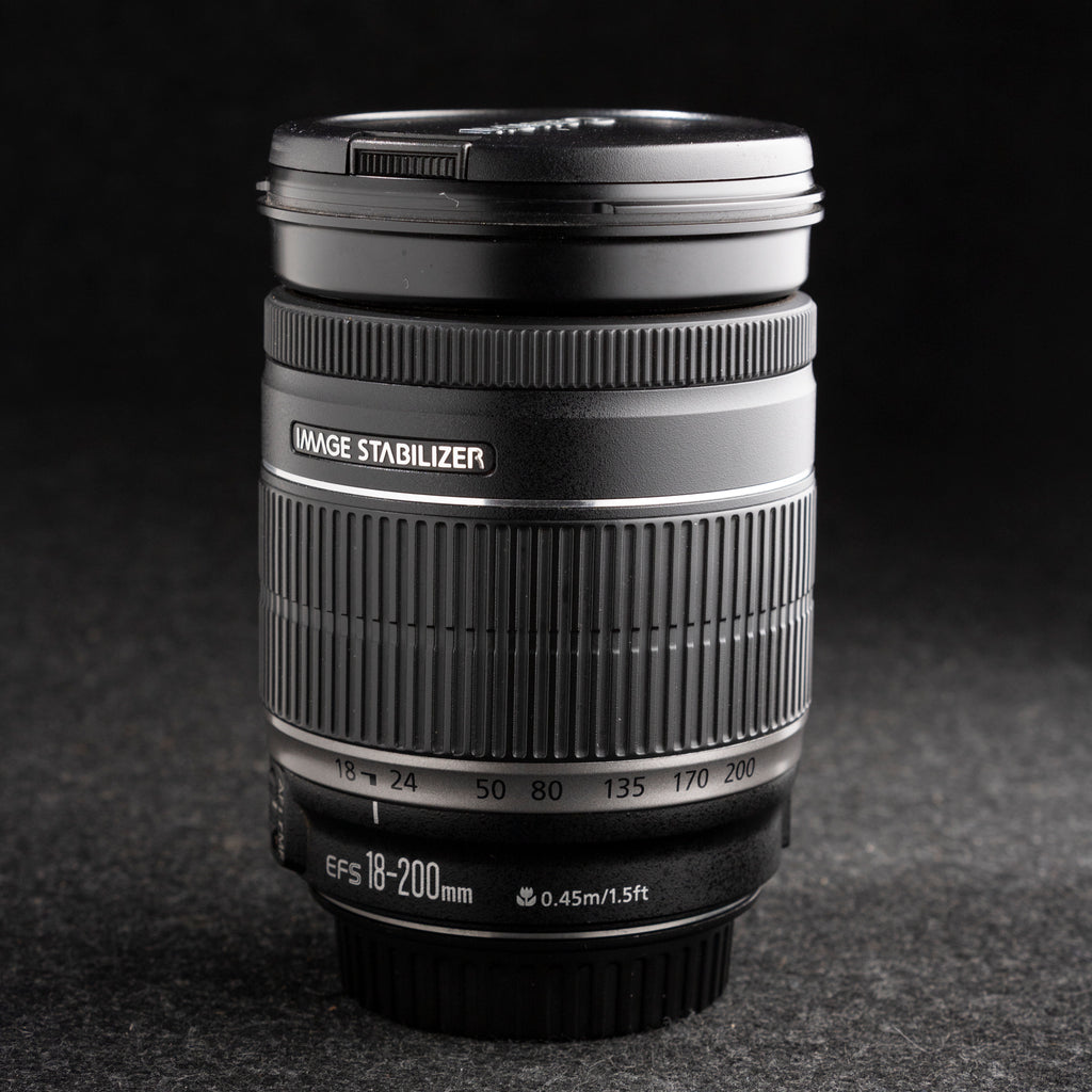 Canon EF-S 18-200mm f3.5-5.6 IS