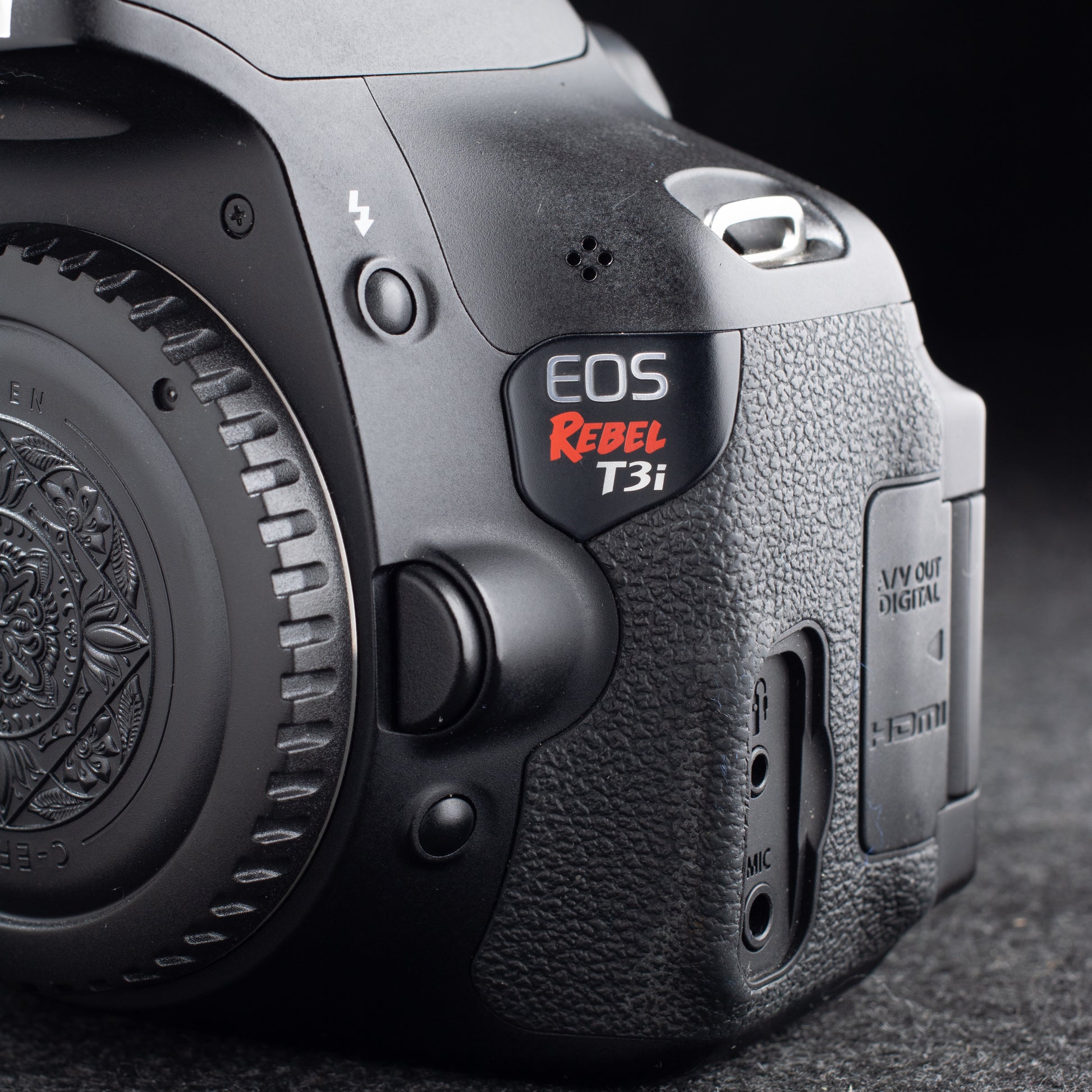 Canon EOS Rebel T3i 18MP