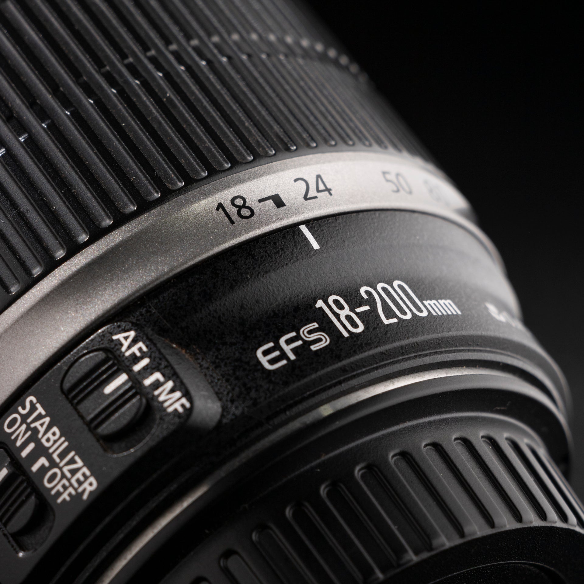 Canon EF-S 18-200mm f3.5-5.6 IS