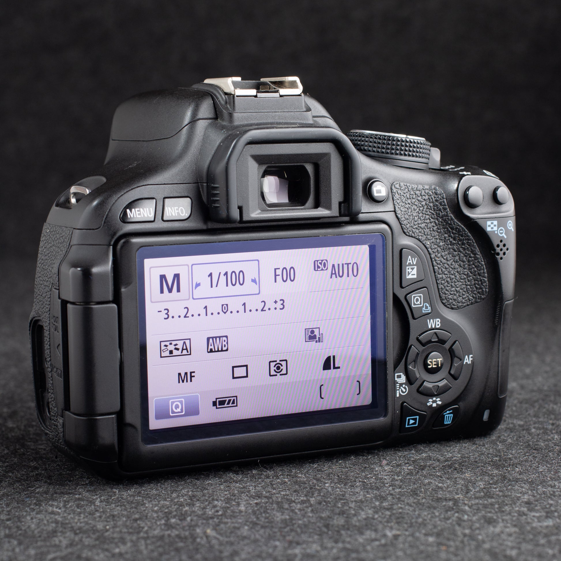 Canon EOS Rebel T3i 18MP