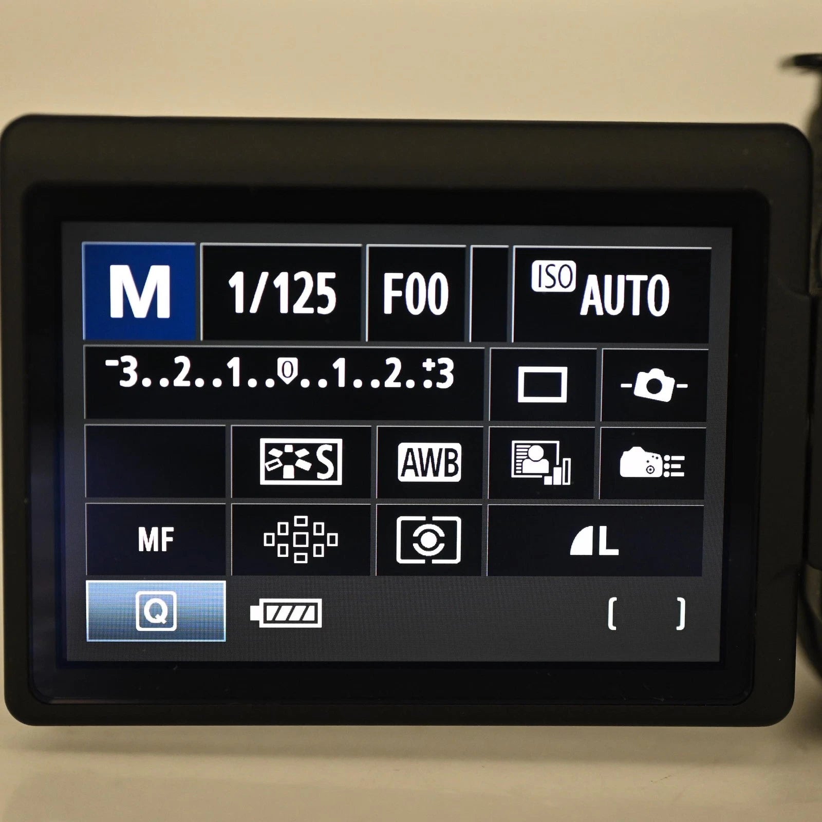 Canon EOS 60D 18MP Digital SLR