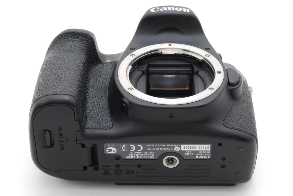 Canon EOS 70D 20.2MP DSLR + EF-S 18-55mm IS STM